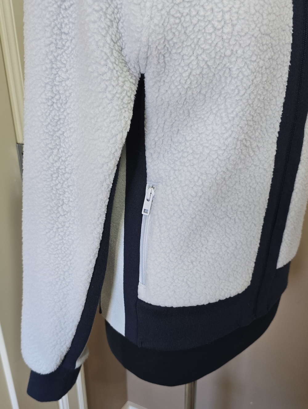 WILFRED FREE ARITZIA Coyote Fleece Mock Neck Zip-Up Jacket - Picture 3 of 7